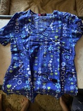 Woman  s Scrub Top Blue Floral Design Size Small Short Sleeve V Neck