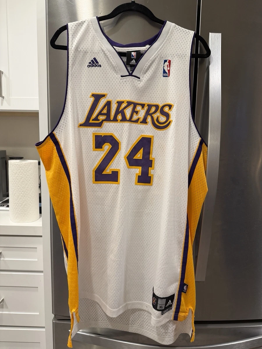 Preços baixos em Adidas Kobe Bryant Los Angeles Lakers Roupas e