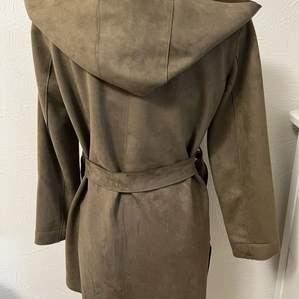 Gabardina Zara marrón con capucha Foto 4 de 4