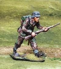 COLLECTORS SHOWCASE WW2 GERMAN NORMANDY CS00805 WAFFEN ADVANCING MIB