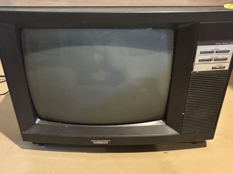 Montgomery Ward Tube TV Model JSJ12220 12inch  No Antenna, Retro Gaming, Works