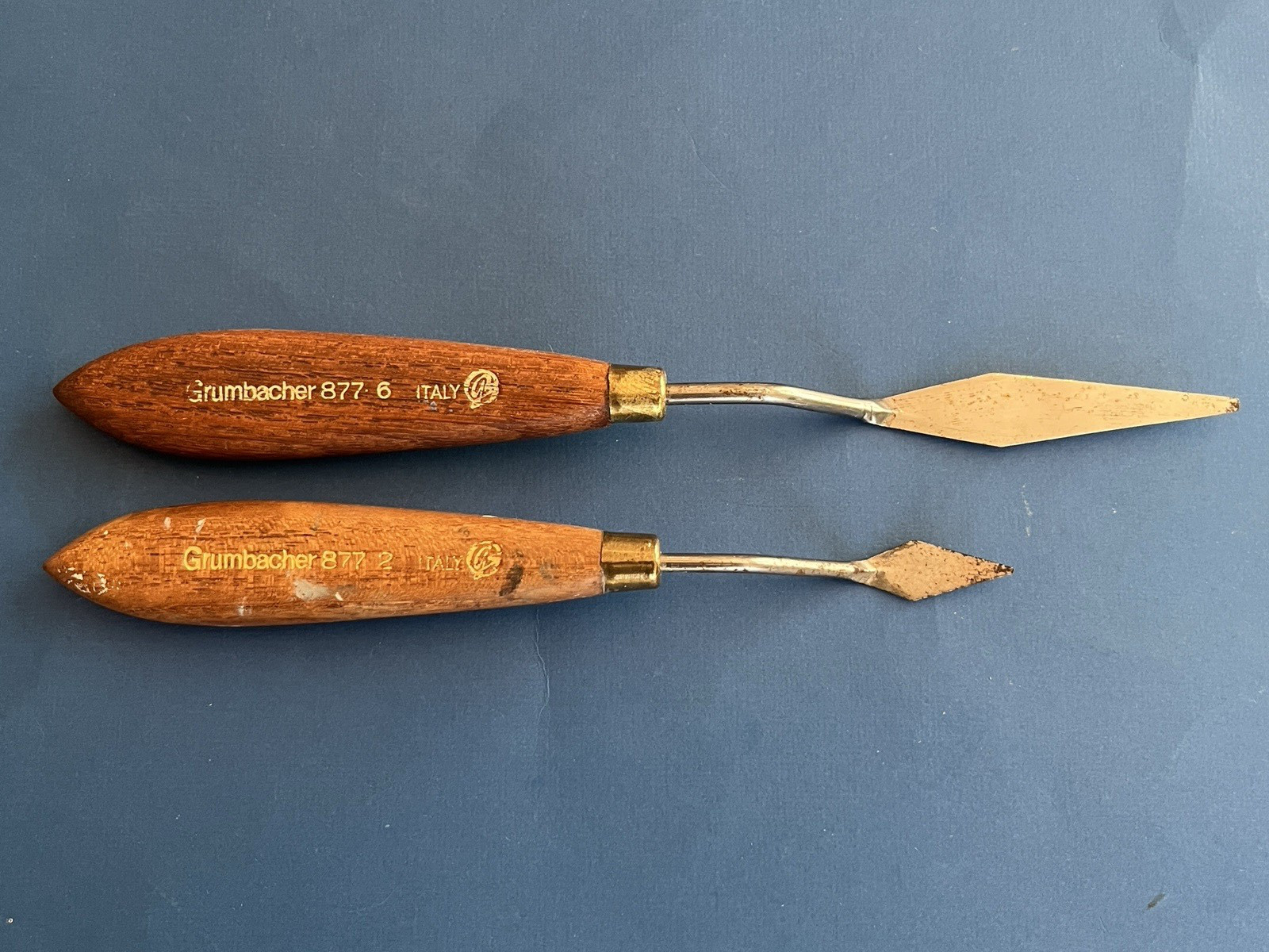 Lot of 2 Grumbacher Offset Angle Palette Knives 877-6 & 877-2 Wood Handles Italy