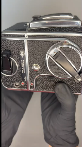 LATE MODEL Hasselblad 500C/M 80mm f2.8 CF Lens A12 Type III New Leather Japan - Video 1 of 1