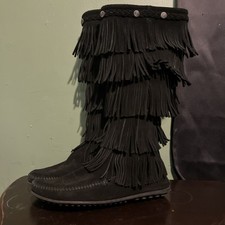 Minnetonka Black style 1659 5 Layer Fringe Moccasin Boot Women s sz 10