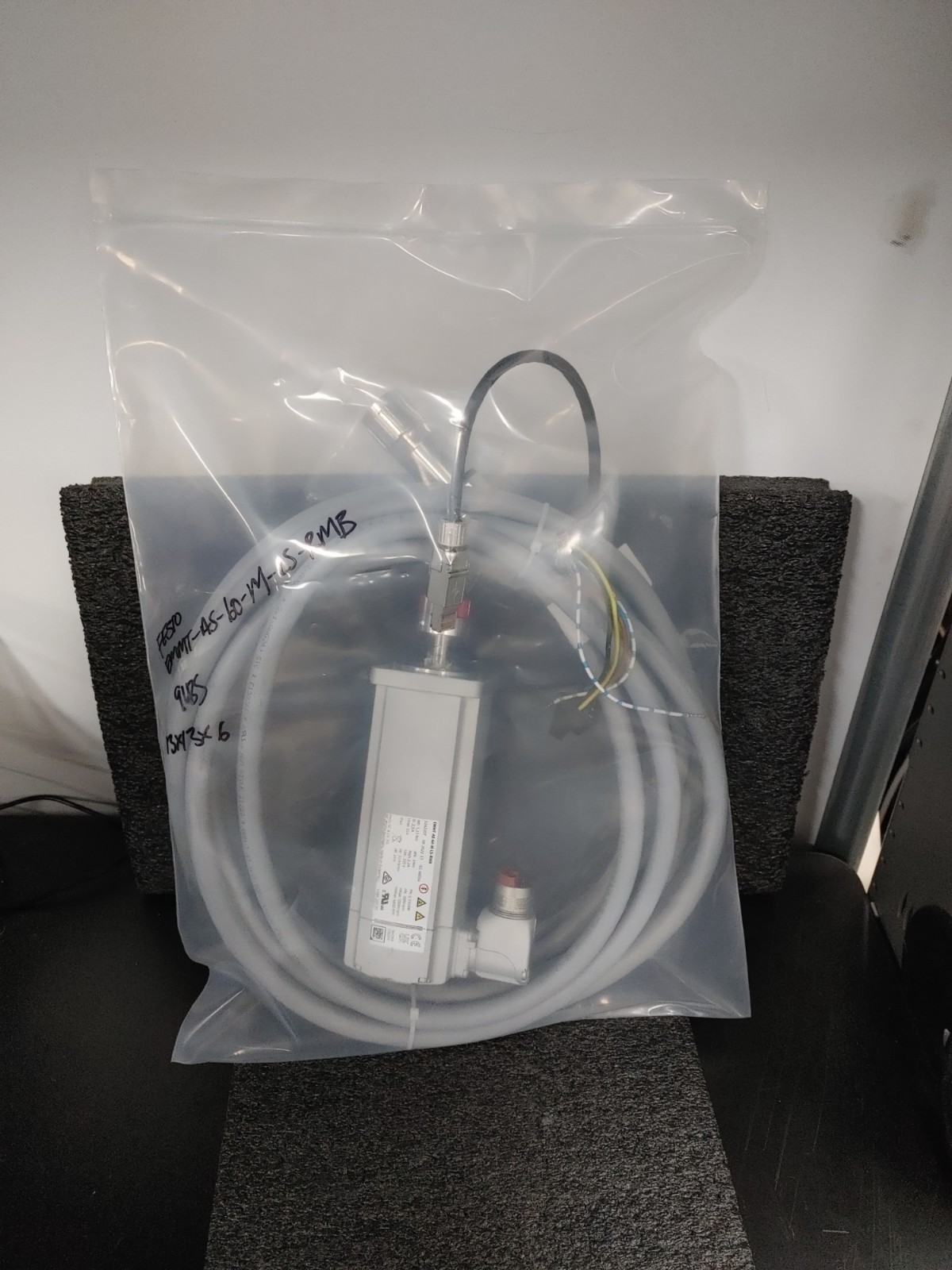 FESTO EMMT-AS-60-M-LS-RMB Servo motor with 17Ft. Motor cable