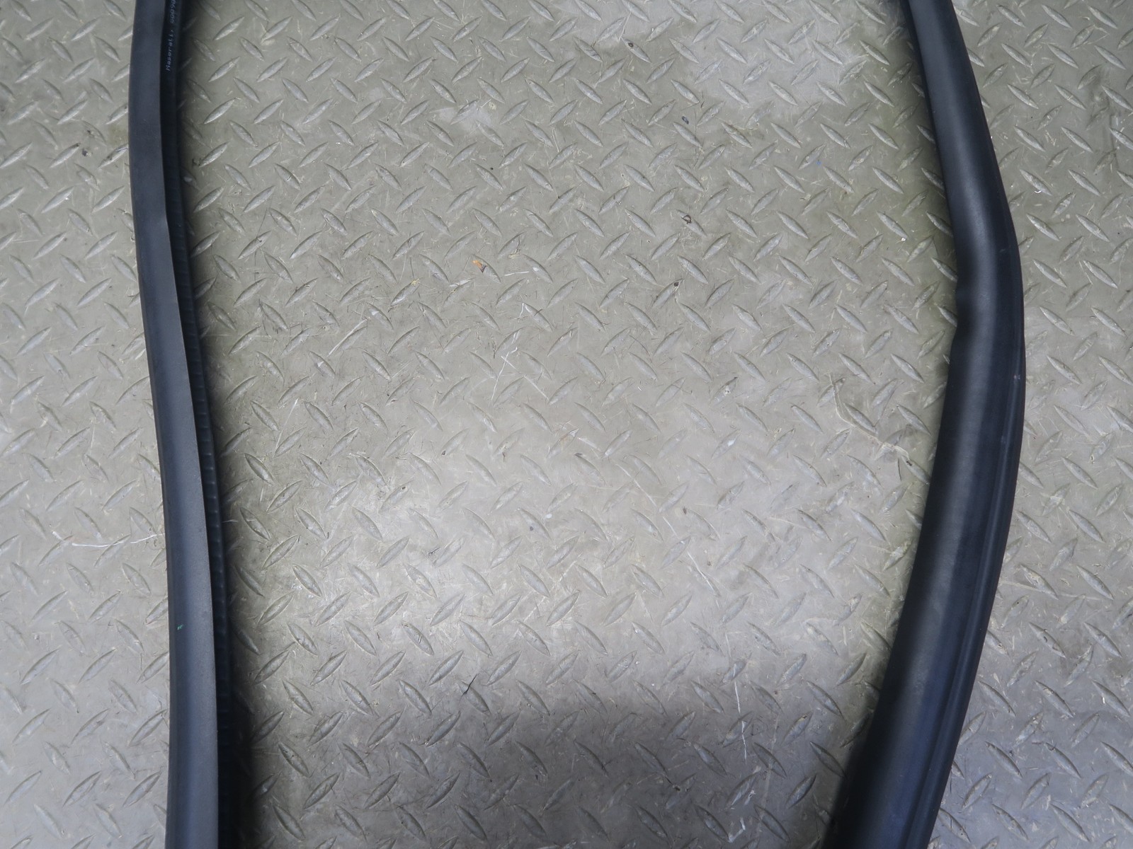 08-19 MASERATI GRANTURISMO M145 LEFT DOOR WEATHERSTRIP RUBBER SEAL GASKET
