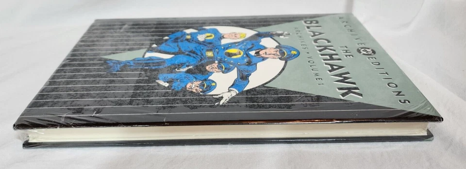 Sealed DC Archive Editions: The Blackhawk Vol. Quadrinhos de capa dura 1ª IMPRESSÃO - Imagem 4 de 4