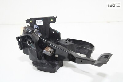 2021-2022 BUICK ENVISION BRAKE STOP PEDAL W/ MOUNT SUPPORT BRACKET 84709618 OEM