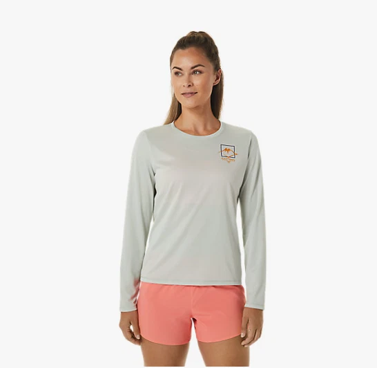 ASICS Women's MEDIUM FujiTrail Logo Quick-Dry Long-Sleeve T-Shirt in Light Sage