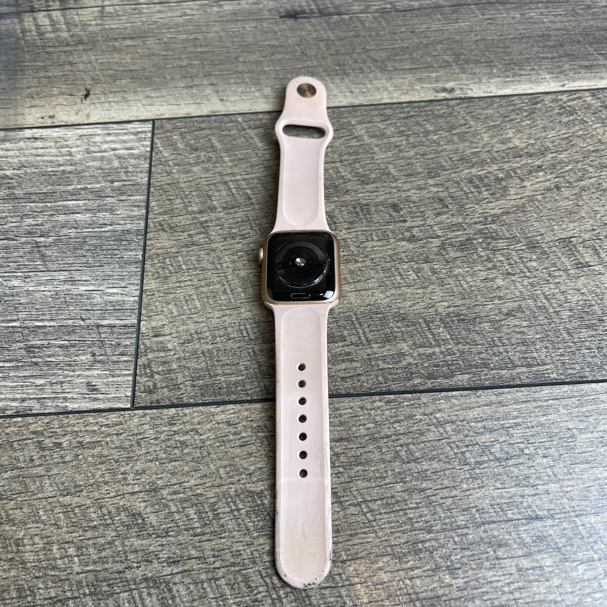 Apple Watch - 【G75A】Apple Watch 4 GPS 40mm グレイ　BT88% Apple Geek Squad Certified Refurbished Watch Series 5 (GPS