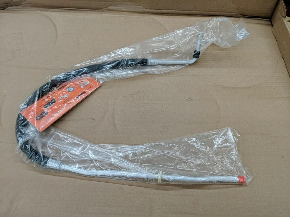 Mangueira de entrada refrigerador de óleo do motor superior Dorman para caminhão Chevy GMC Suburban C/K - Imagem 2 de 2