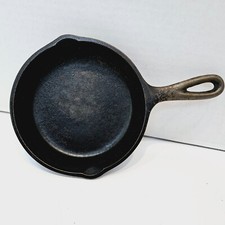 SK Cast Iron Skillet Fry Pan 3 D USA Made In USA 6" Across Top Double Spout