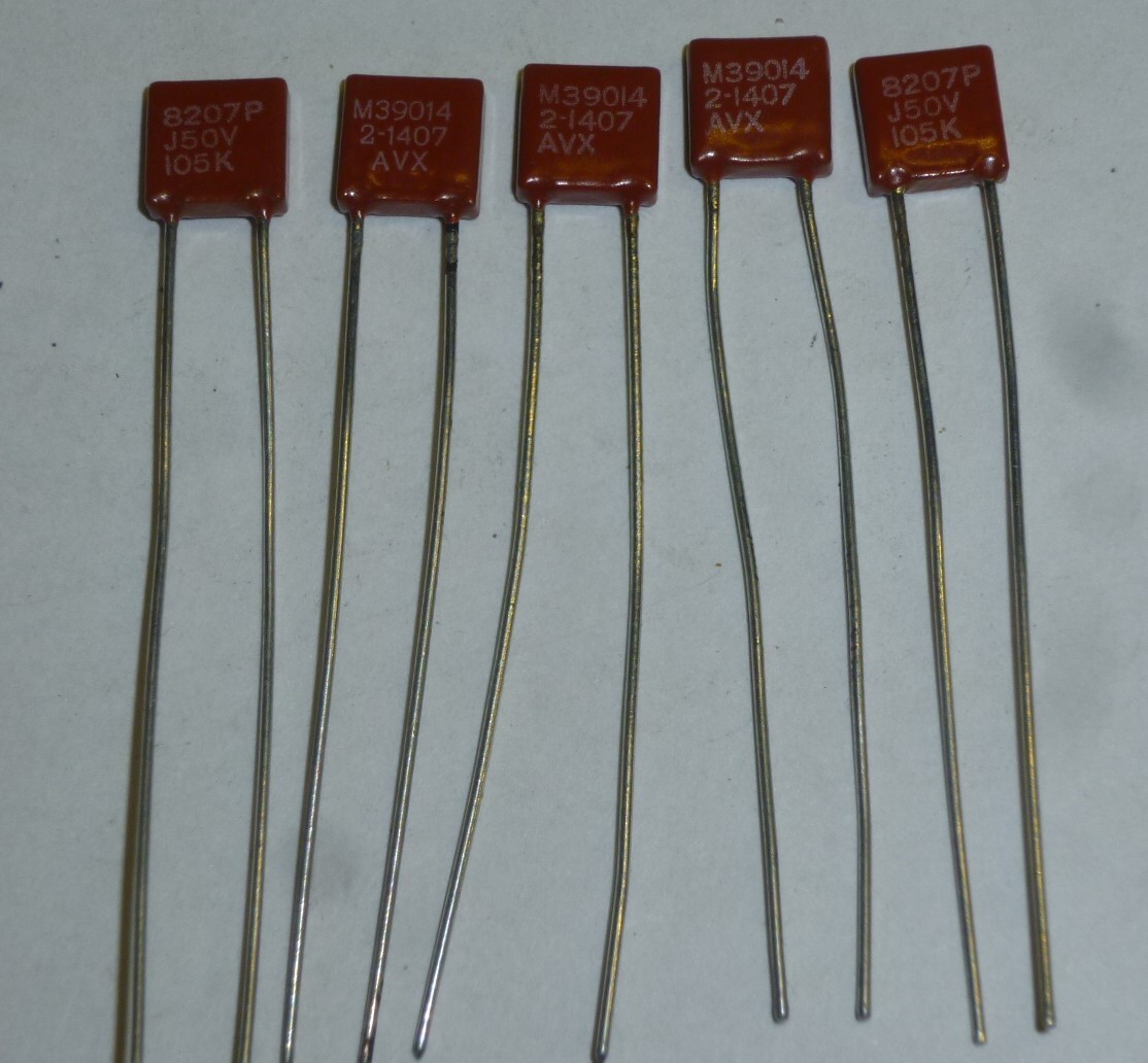 5 x Kondensator 105 , 1 µF , 50 V , M39014/021407 AVX Keramik / LF 9