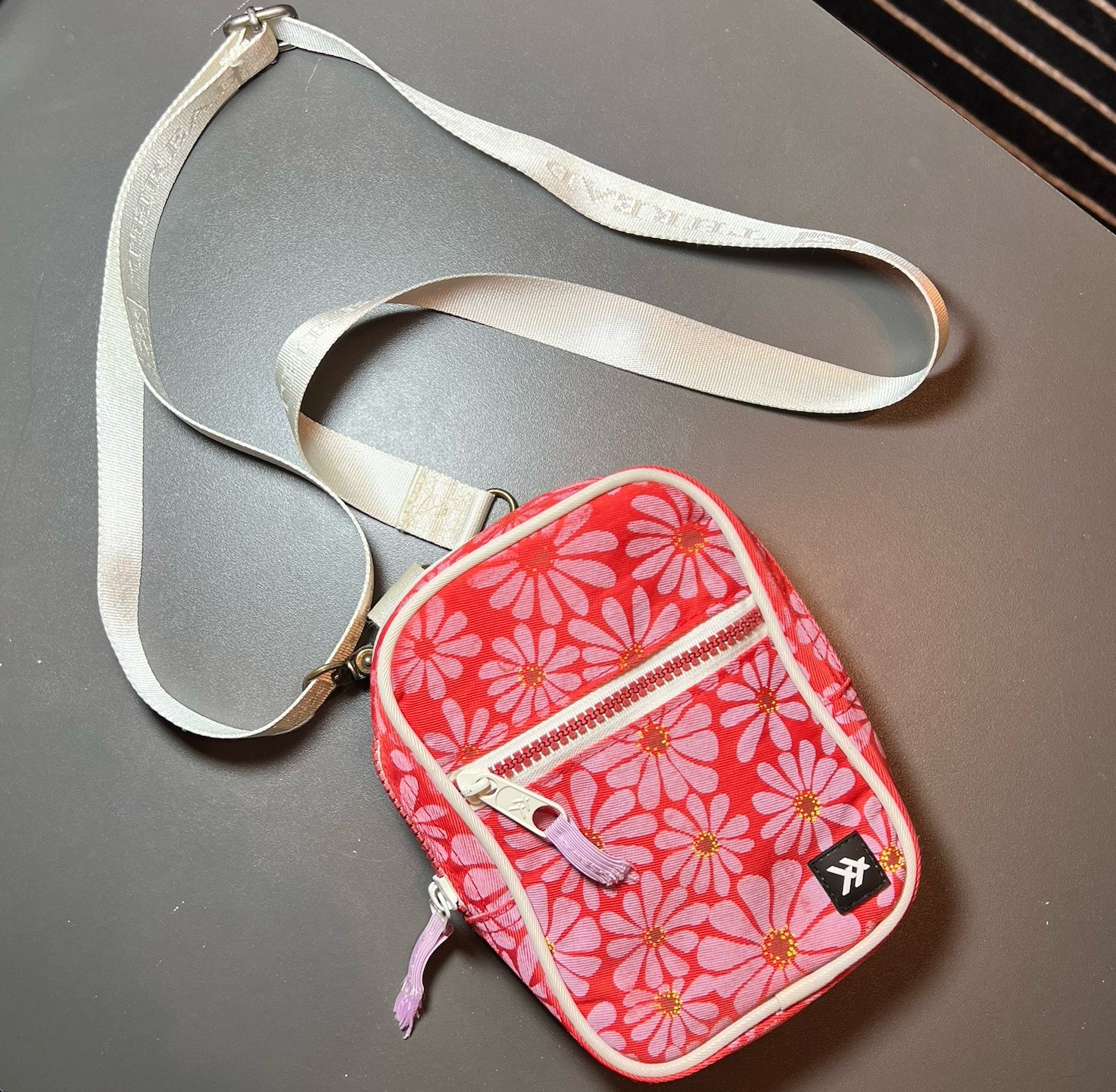 Thread Wallets Crossbody Bag Adjustable Red And P… - image 1