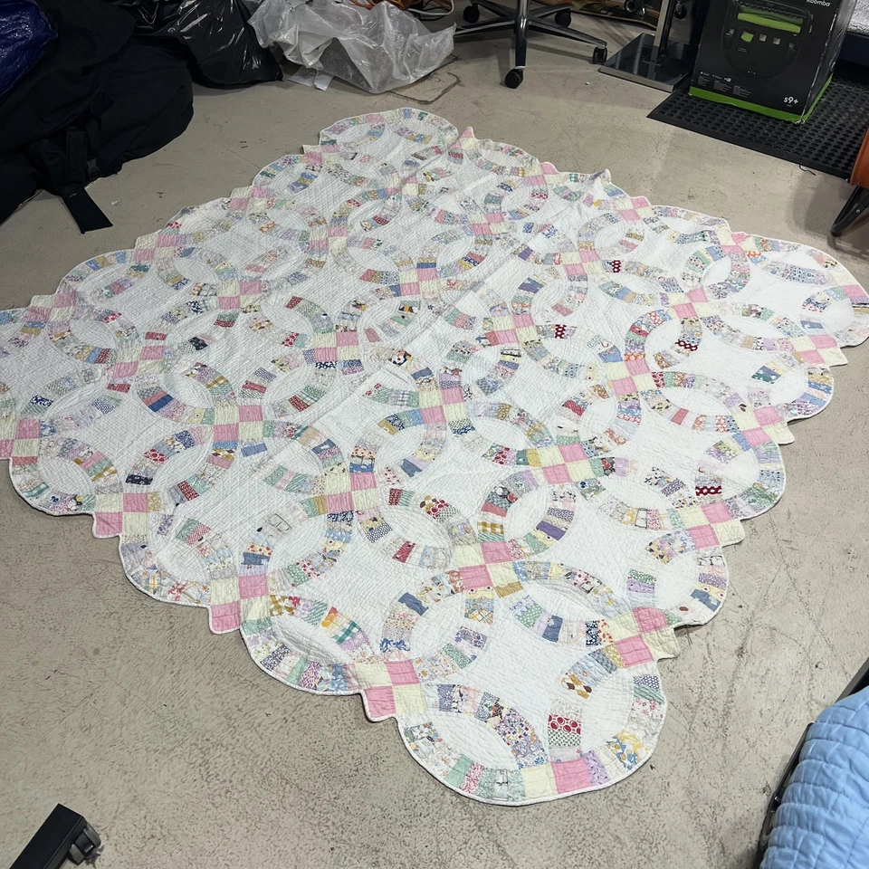 Cortador de edredón de retazos de anillo de boda doble hecho a mano vintage manchado usado años 40 50 Foto 2 de 4