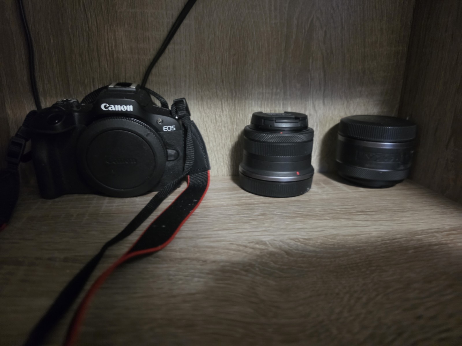 Canon EOS R100 + RF-S 18-45mm + RF 50mm f/1.8 STMCanon EOS R100