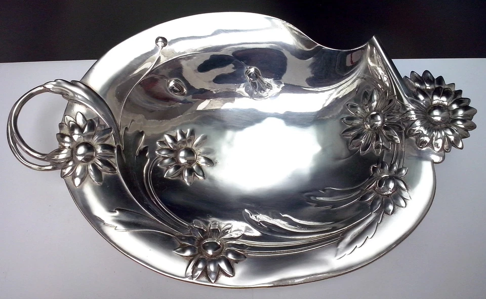 MARAVILLOSA BANDEJA FIGURATIVA ART NOUVEAU WMF plateada con patas de flor de margarita ca 1890 Foto 2 de 4