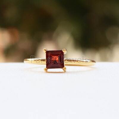 Natural Garnet Square Cut Gemstone 18k Solid Gold Partywear Gift Women Band Ring
