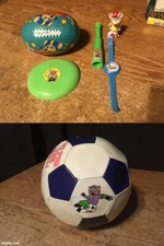 CHUCK E. CHEESE SHOWBIZ PIZZA 1985 FOOTBALL FRISBEE 1981 WATCH FIGURE TELESCOPE