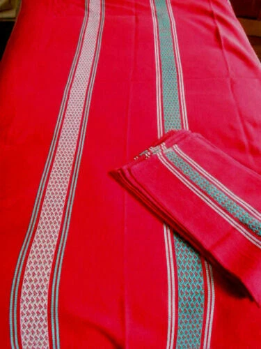 Textiles anciens du XXe siècle rouges à linge de table