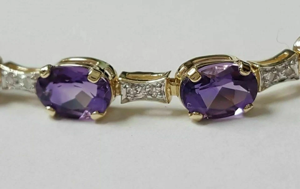 Brazalete tenis amatista creado en laboratorio corte ovalado de 13 quilates enchapado en oro amarillo de 14 quilates Foto 2 de 4