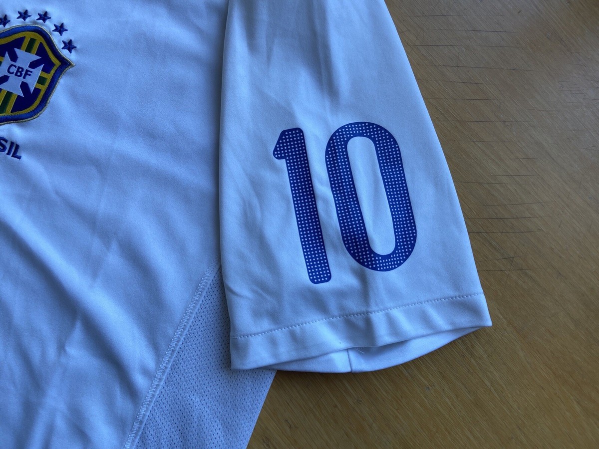 NIKE 激レアブラジル代表 トレーニングシャツ2010 白 カカモデル #10 激レアNIKE ブラジル代表 トレーニングシャツ2010 白 カカモデル
