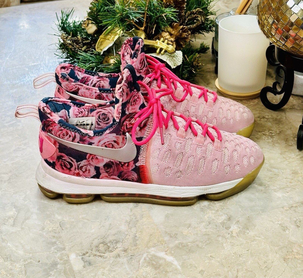 [極美品] NIKE バスケットシューズ 25.5 「ROSES」 薔薇 激かわ 極美品] NIKE バスケットシューズ 25.5 「ROSES」 薔薇 激かわ 極美品