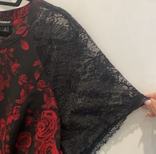 Torrid Übergröße Tops 2x Neu mit Etikett Farbe rot/schwarz Blumenmuster Spitze Kurzarm - Bild 3 von 8