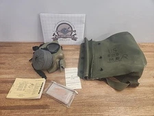 Vintage Korean War US Army M9A1 Gas Mask and Respirator And Bag Size Medium