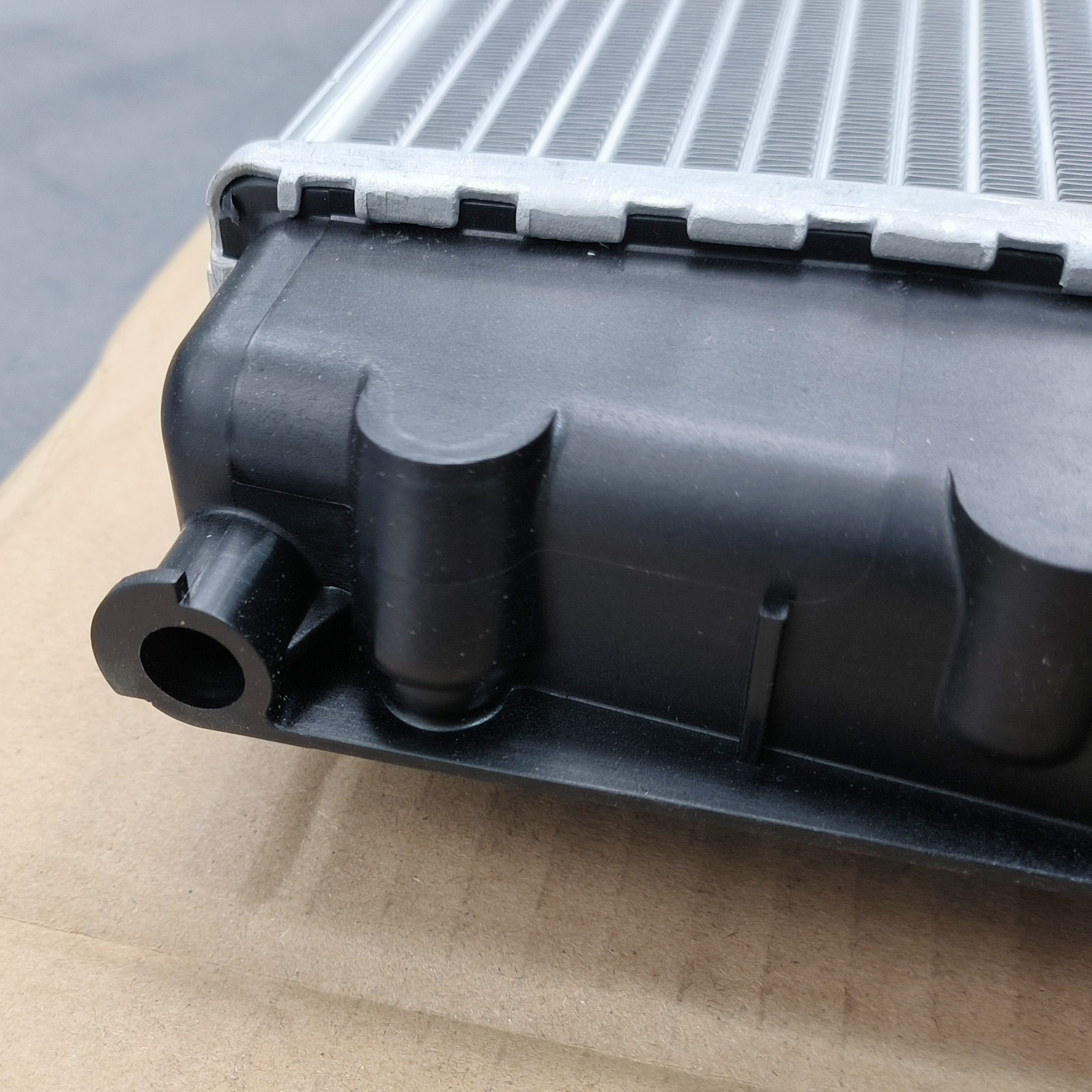 17118673371 Radiator for 2014-2017,2019-20 BMW i8 Base 1.5L Electric/Gas I12 I15