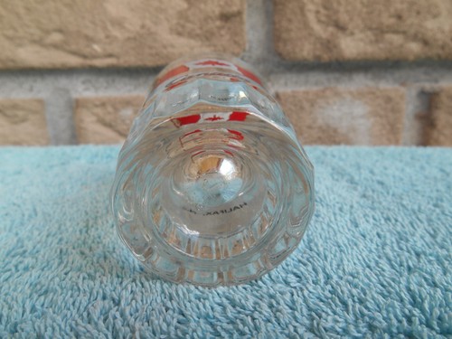 COLLECTION OF 2 CANADA TRAVEL SOUVENIR SHOT GLASSES - Picture 4 of 13