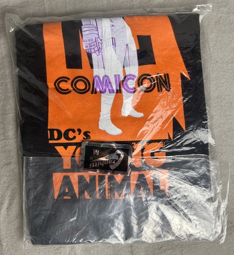 NC Comic-Con 2016 DC's Young Animal Batman Catwoman T-Shirt SEALED Graphitti Des - Picture 2 of 4