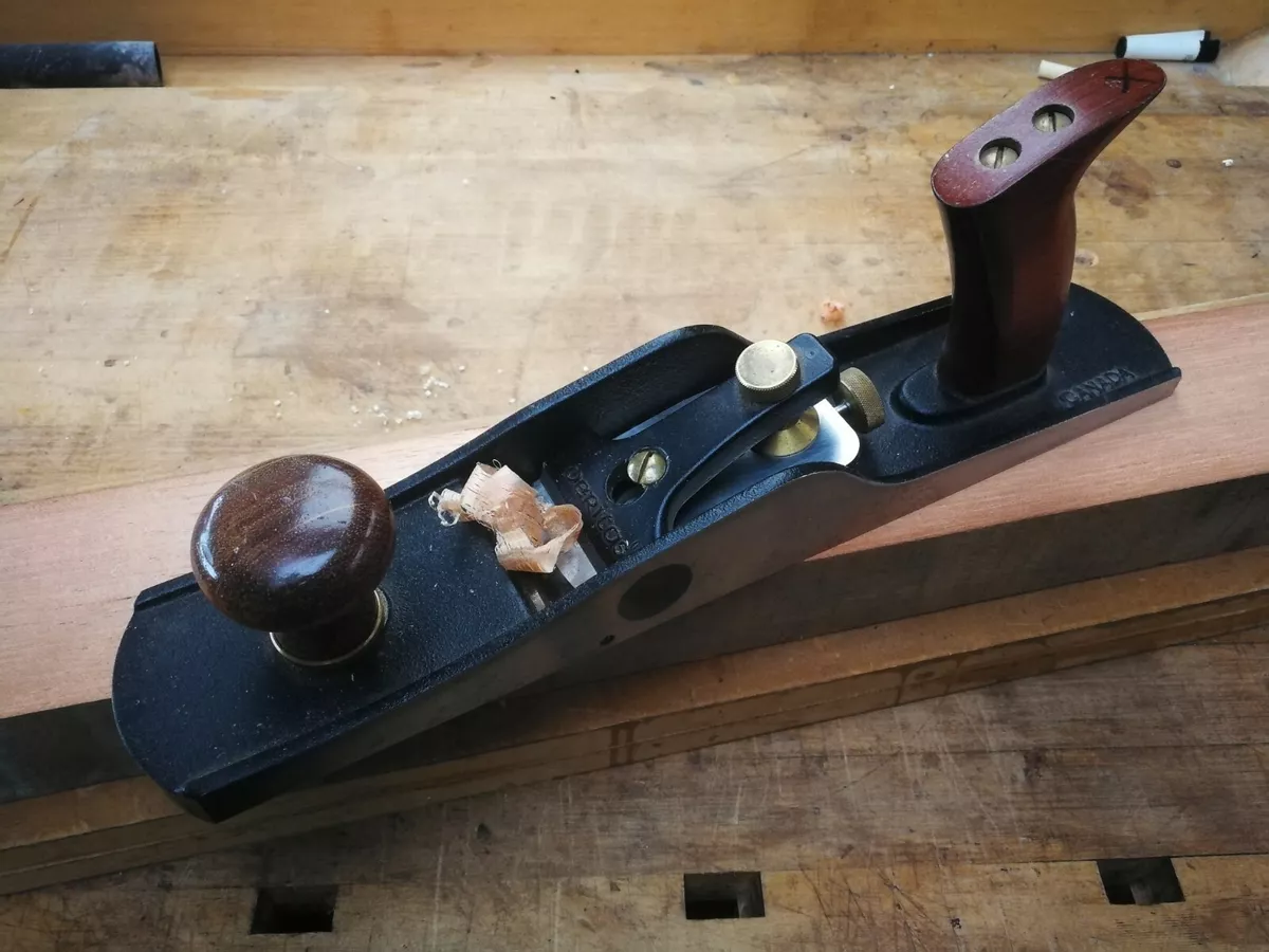 Low angle jack plane outlet