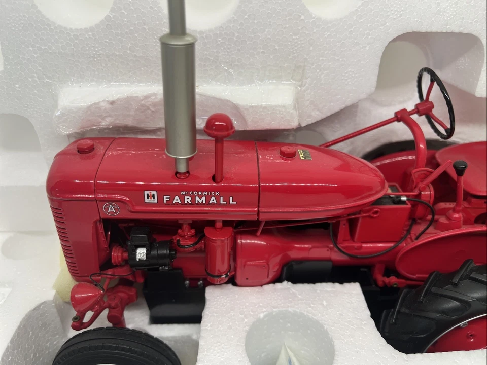 Franklin Mint Farmall Model A Tractor 1:12 Diecast Scale - Image 2 of 4
