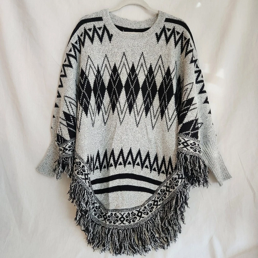 Black and White Patterned Women's Poncho Sweater One Size NWOT Western