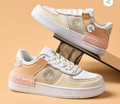 Daisy Dazed Sneakers Women's Shoes Size 7 White and Beige Lace Up Low Top