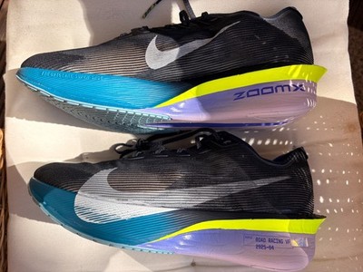 Neu UVP Nike Vaporfly 4 Laufschuhe Joggingschuhe  Gr. 42 schwarz blau