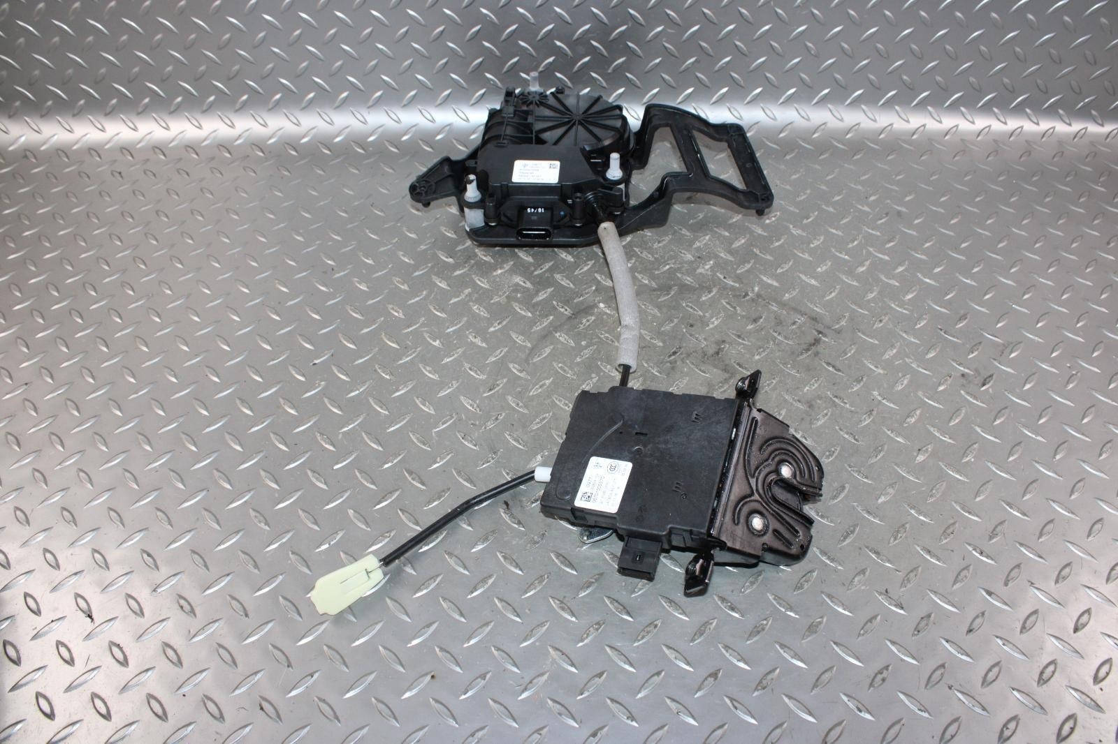 Maserati Ghibli 2014-2021 Trunk latch