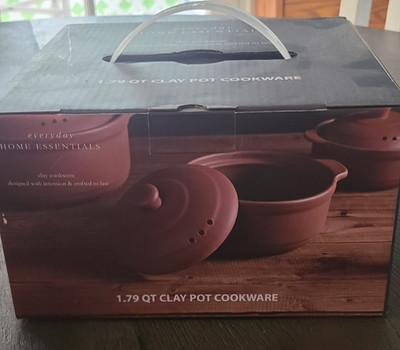NWB Everyday Home Essentials 1.79 Qt Clay Pot Cookware