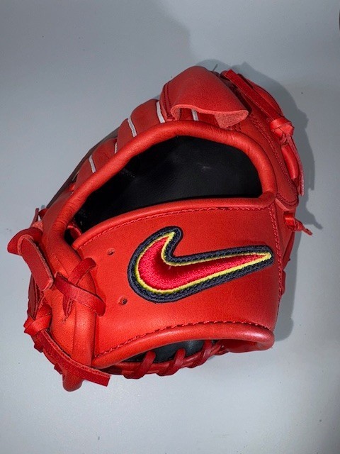 Daisuke Matsuzaka 2007 Baseball Glove Red NEW M18 Signature Model
