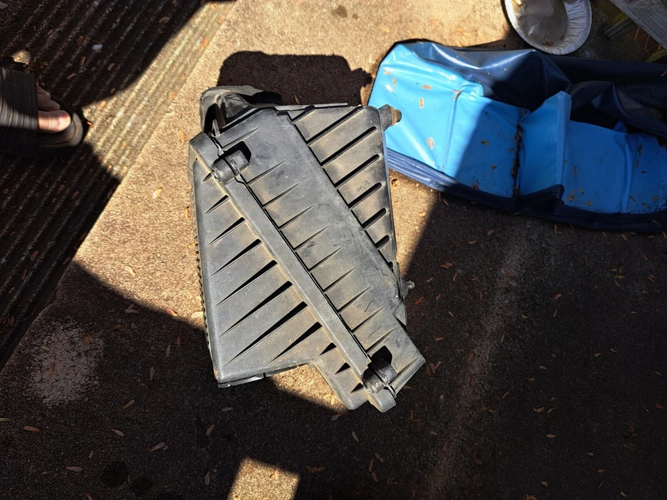 99 00 01 02 03 04 05 06 Carcasa Filtro Aire CHEVY TAHOE Dorman 258-514 Foto 2 de 4