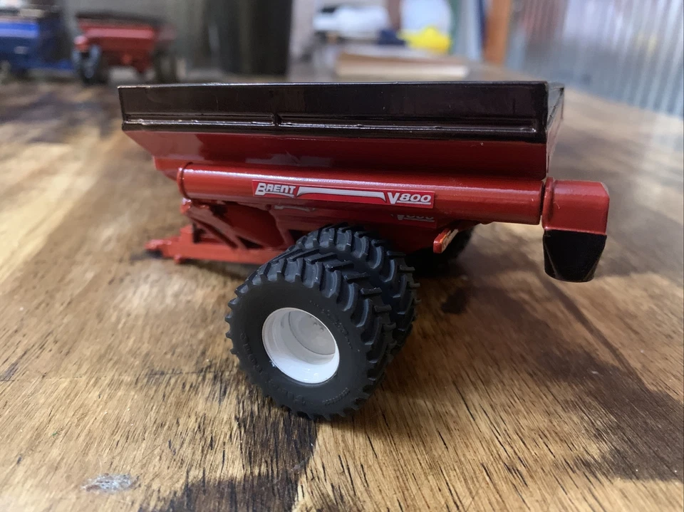 1/64 custom red V800 grain cart farm toy  - Image 2 of 4