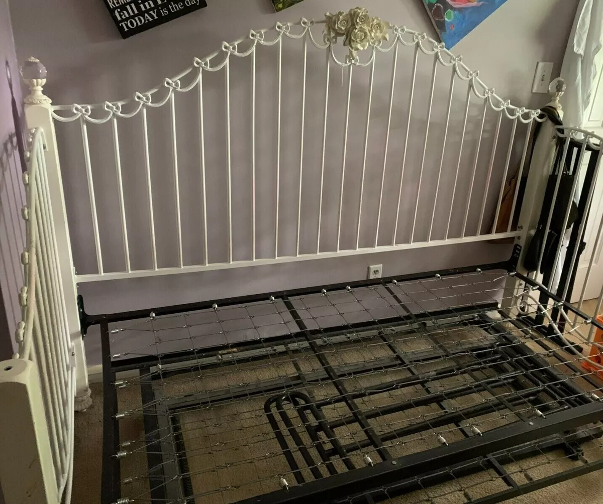 Disney princess trundle shop bed