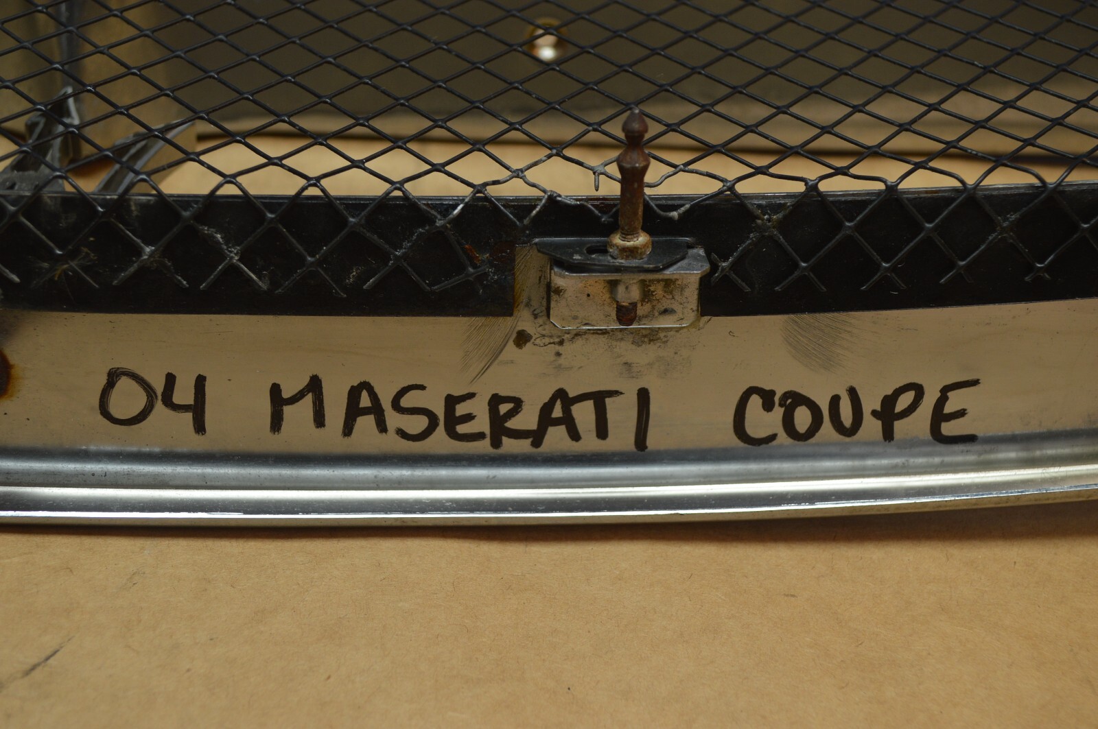 2004 M138 MASERATI GT COUPE  FRONT RADIATOR GRILLE GRILL CHROME ASSEMBLY