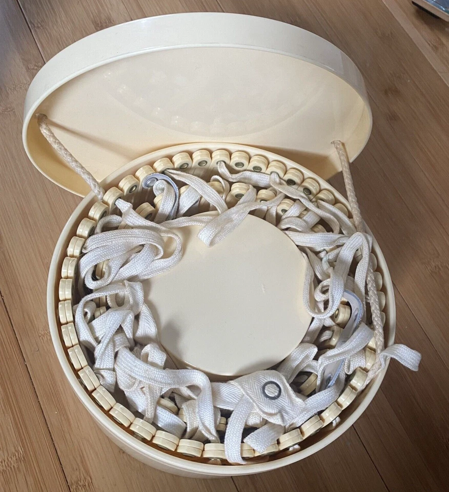 Falda Aro Plegable Marco Crinolina Belle O' the Ball con Estuche Años 50 De Colección Foto 2 de 4