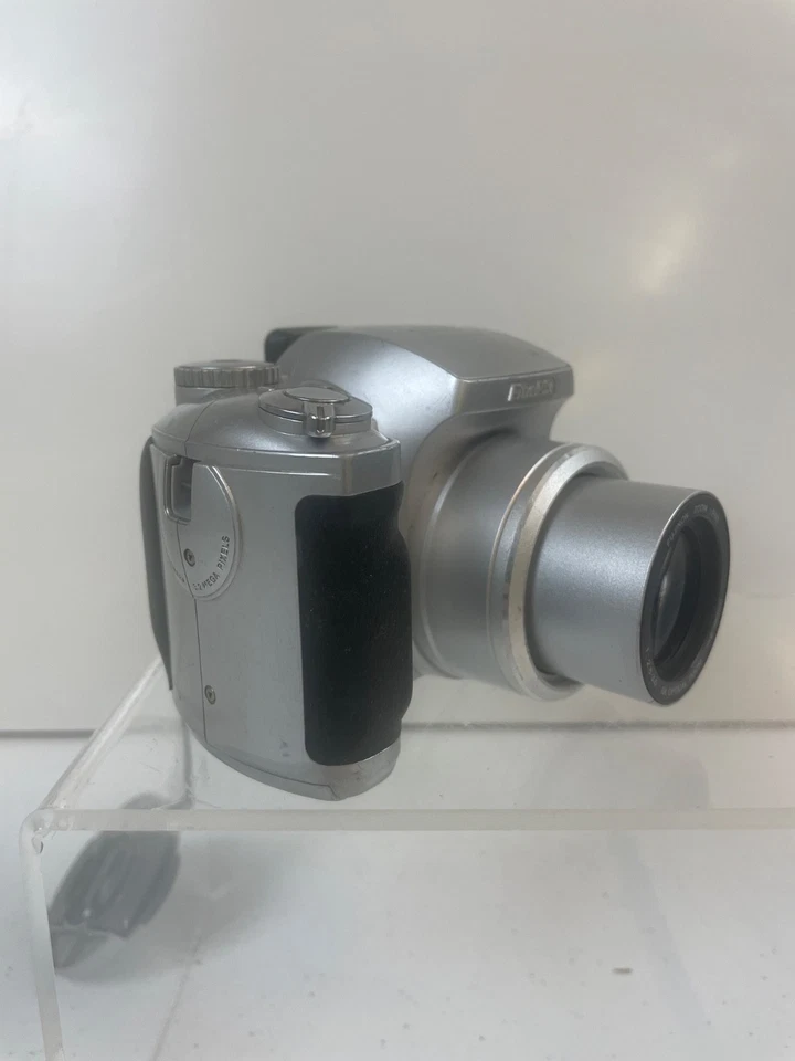 Fujifilm FinePix S Series S3000 3.2MP Digital Camera - With 2GB CardNO BATTERIES - Image 4 of 4