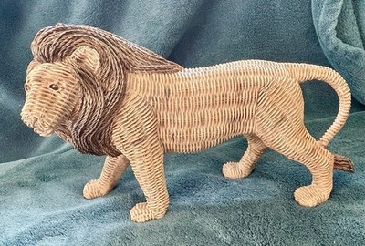 AMAZING VINTAGE RATTAN/WICKER STYLE RESIN LION FIGURINE!! GORGEOUS!!