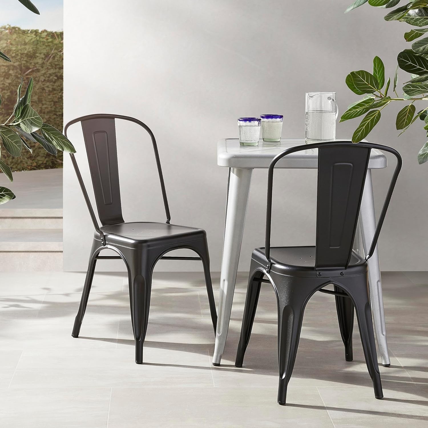 Chaises industrielles noires le lot de 4 idéal autour de la table de cuisine