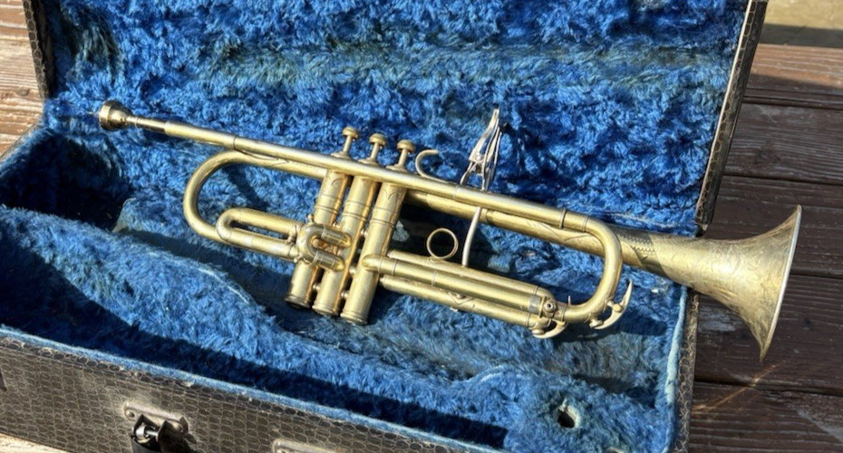 C G Conn  2B TRUMPET WITH CASE Elkhart IN 1932 sn 281734