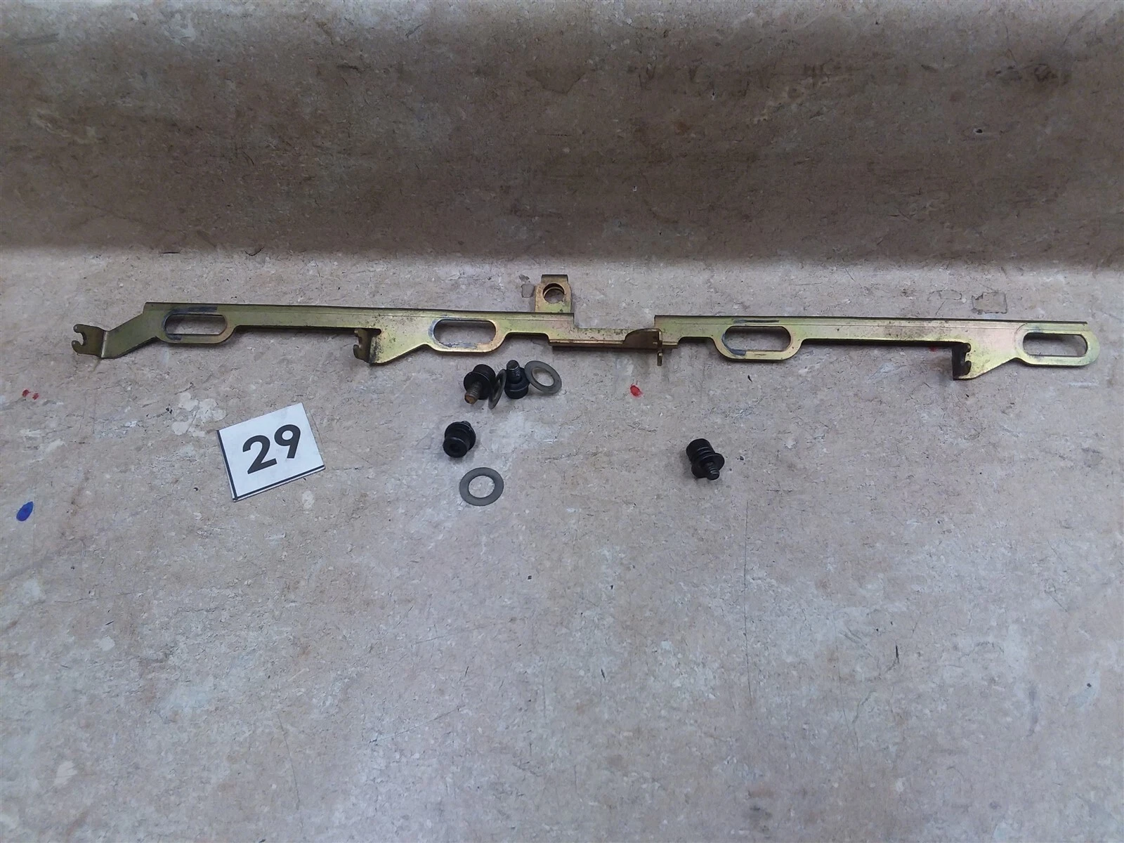 Suzuki GSX600 KATANA Carb Mount Bracket & Screws 2001-2006 #29 UO AP-374